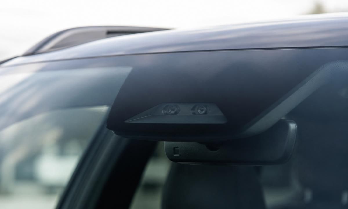 Front camera sensor array mounted above the rearview mirror for the EyeSight driver-assist system